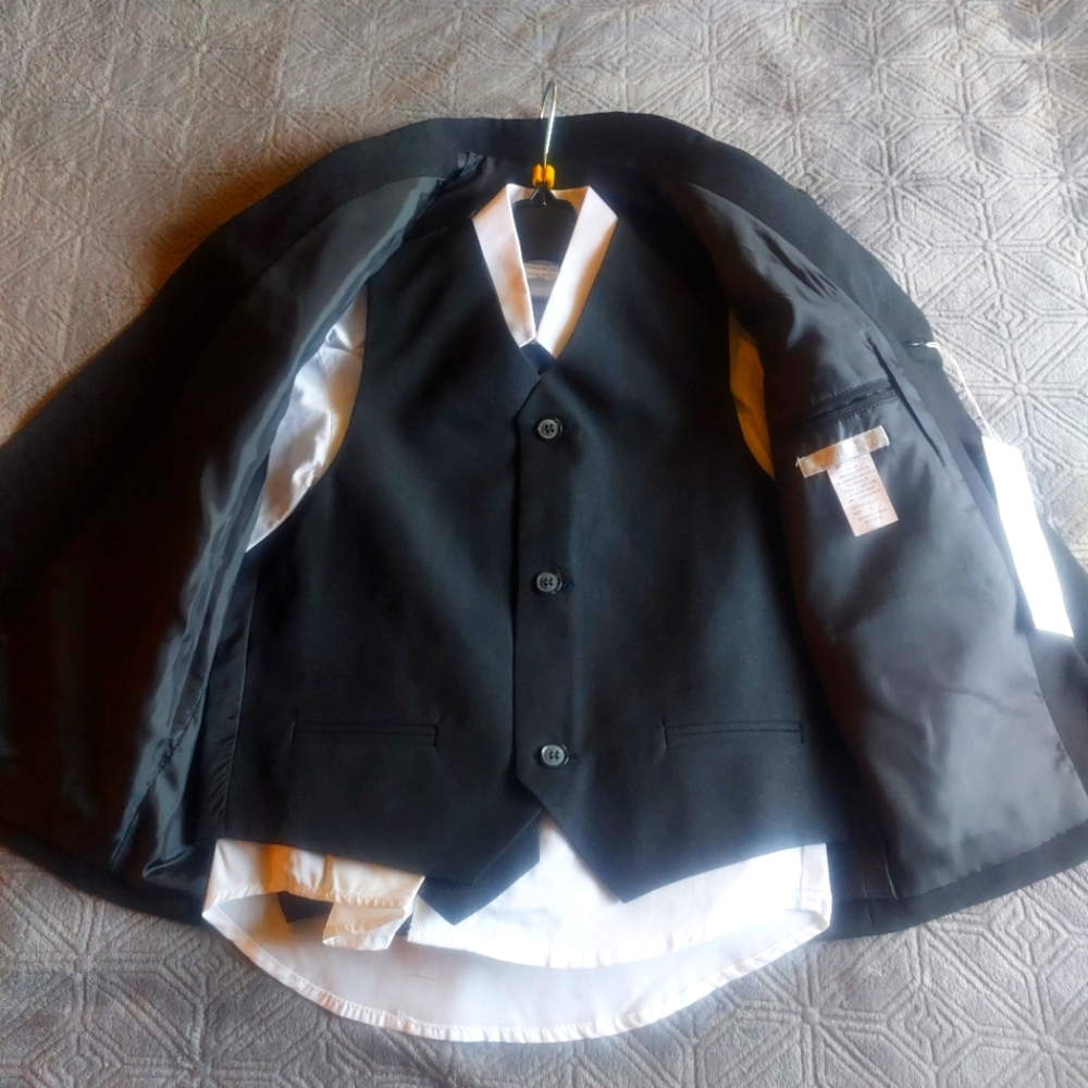 Boys sz 6 tuxedo suit